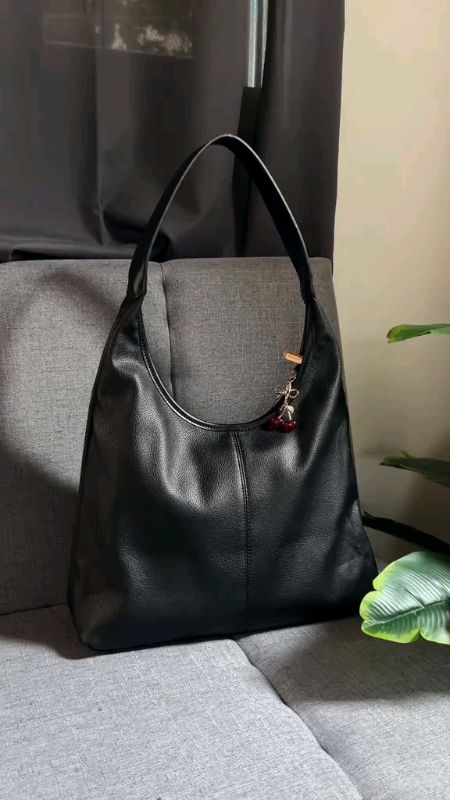 ang ganda talaga ng bag na to may pa pouch pa sya #bags #blackbag #bagrecommendation #classybags #classybag #universitybag #FreeCoinsInShopeeVideo