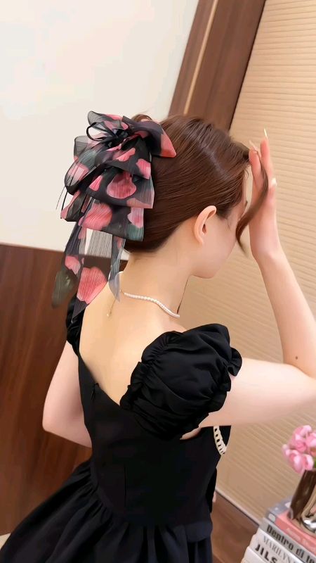 Flower ribbon hair clip. #MasMuraSaShopee #FreeCoinsInShopeeVideo #ShopeePHPaydaySale #hairclip #hairpin  #hairaccessories #hairclaw #flowerhairclip