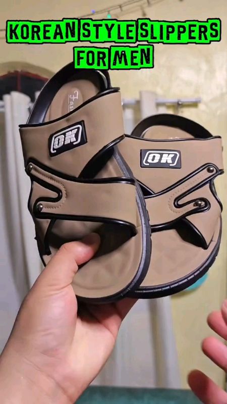 Men's Leather Slippers Non-Slip Korean Sandals Fashion Flip-Flops #MensSlippers #LeatherFlipFlops #KoreanSandals #NonSlipSandals #FashionSlippers