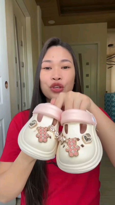 Soft Kid's Clogs Sandals #clogs #kidsclogs #clogsforkids #kidssandals #sandalsforkids #kidsfootwear #footwearforkids #cutesandalsforkids #fyp #viral
