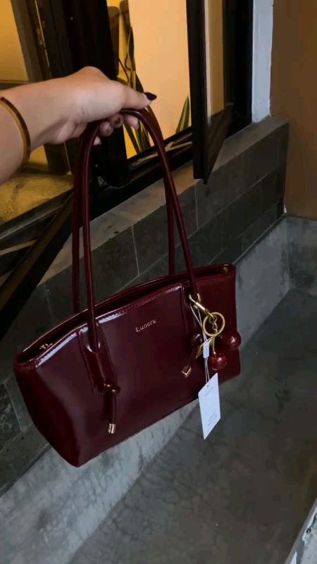 🍷🍷 #bags #bag #fyp #womensbag #trending #viral #shoulderbag #slingbag #musthave #cute #need