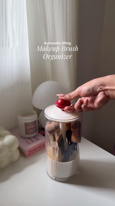 Girly must-have💗 Giving my brushes the storage they deserve 💫 #makeup #makeupbrush #makeuporganizer #makeupbrushstorage #MasMuraSaShopee #trending