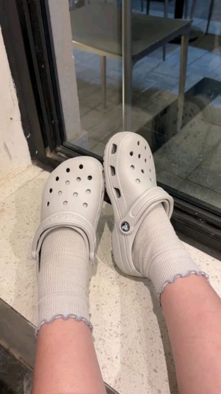 Crocs Classic Clog #sandals #slippers #clogs #rubber #Fashion #shopeecoins #MasMuraSaShopee #shopeeph #trending #fyp #viral #OOTD #ShopeeProducts