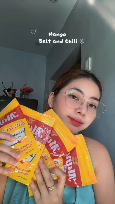 Looking for a delicious and healthy snack? 🤔 This dried mango with salt and chili is the perfect choice. Get yours today! ✨ #HealthyEating #MangoLove
