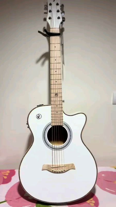 Clean sound, classic wood 🎶 acoustic guitar vibes.” #freecoinsinshopeevideo #masmurasashopee #AcousticGuitar #musicph