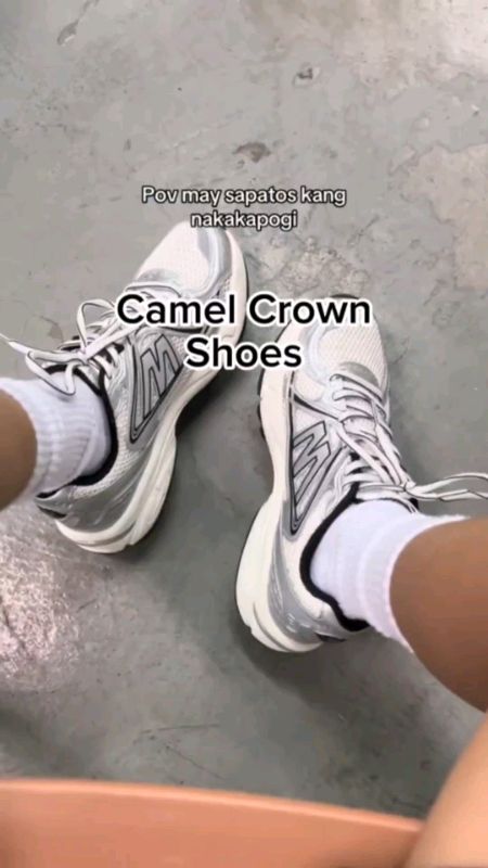 New year new shoes dapat #runningshoes #walkingshoes #joggingshoes #sportsshoes #rubbershoes #sneakers #walking #Running #jogging #camelcrown