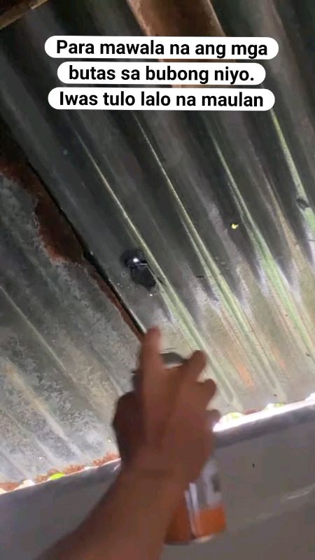 Tapalan na ang butas ng bubong para iwas tulo, lalo na ngayong tag ulan na. #pantapalsabutas #rubbercoating #roofsealant