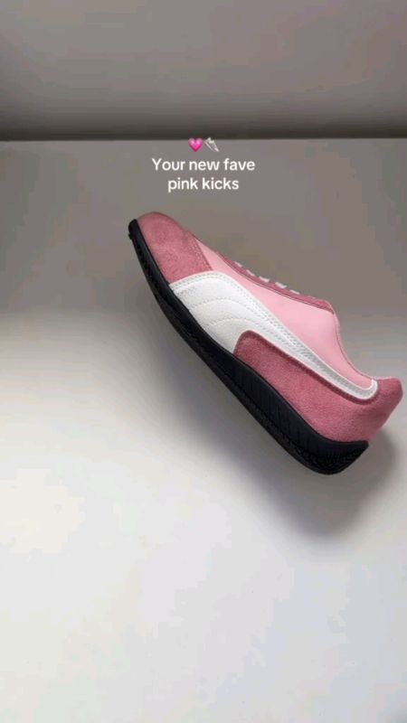 Because pink sneakers just hits different💗✨ #sneakers #pinkshoes #womensshoes #sneakers #pink