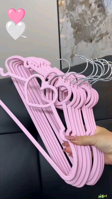Heart shaped hanger. #MasMuraSaShopee #FreeCoinsInShopeeVideo #ShopeePHPaydaySale #HeartShapeHanger #hanger #cutehanger #nonsliphanger