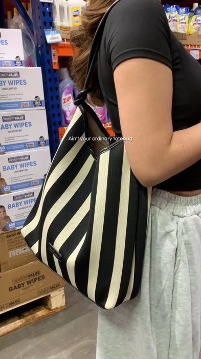 Love this totebag sm! 🥹✨ #freecoinsinshopeevideo #masmurasashopee #shopeecoins #shopeevideo #totebag