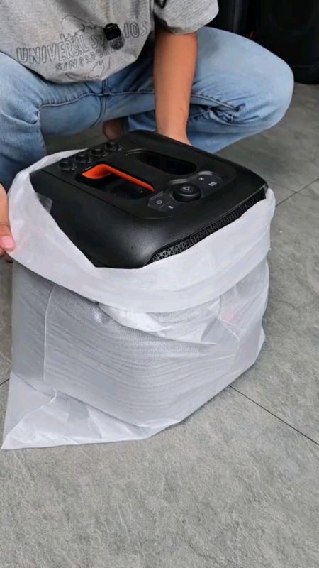 Portable Wireless Karaoke Speaker with Dual Microphones Powerful Bass Bluetooth Music Original Mode