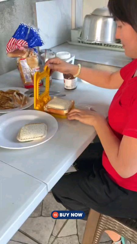 #sandwichcutter #sandwichmould #sandwich #KitchenHacks #bottlecondiments #BreadMold #FreeCoinsInShopeeVideo #shopeefinds