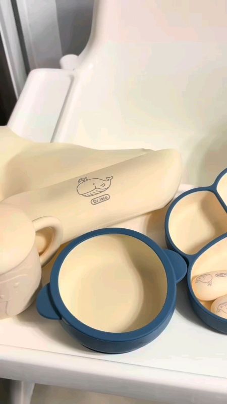 BABY FEEDING SET.. CHECK OUT NOW! #MasMuraSaShopee #FreeCoinsInShopeeVideo #buynow  #feedingset #silicone #baby #drisla #trending #fyp #everyone