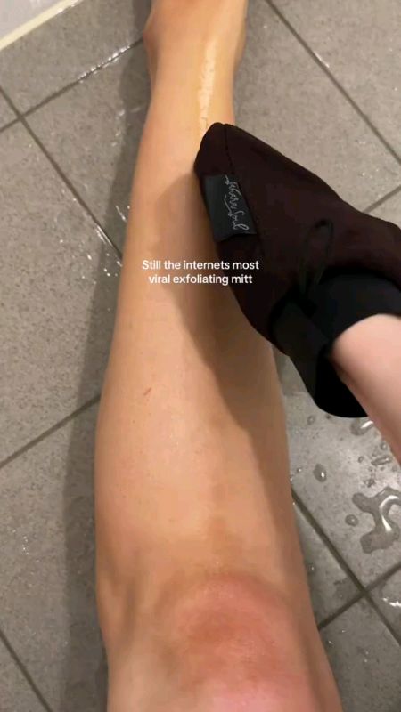 #MasMuraSaShopee #viral ‎#trending #trendy #affordable #fyp #ctto #clothscrub #cloth #scrub #exfoliate #exfoliatingcloth #handscrub #glove #korean