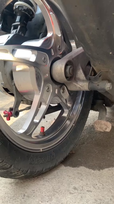 #rearnutcover #motoraccessories #motor #homdaclick #hondaclick125
