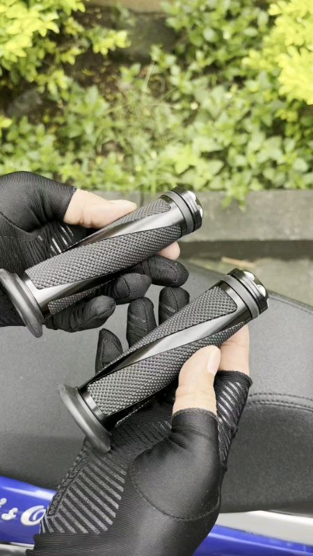 Universal Motorcycle Handle bar Grip Anti-Slip High Quality Throttle aluminum Alloy Handlebar  #MasMuraSaShopee #FreeCoinsInShopeeVideo #fyp #shopee