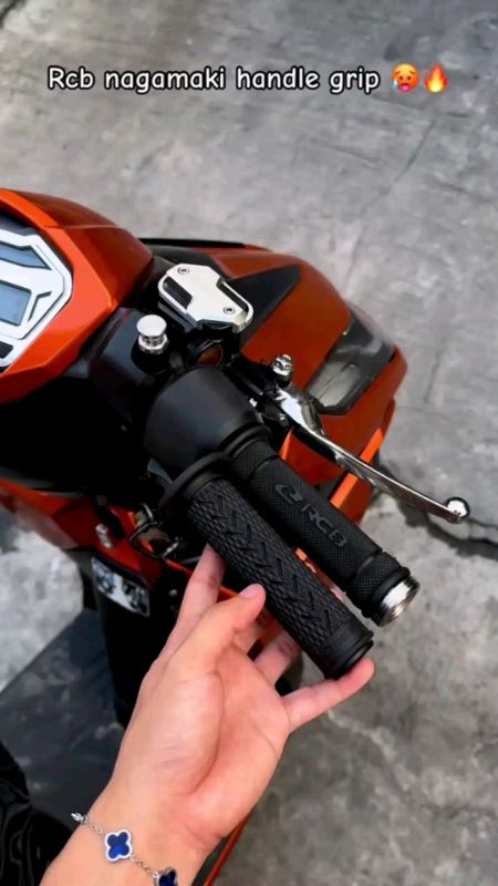 RCB Handle Grip Universal Rubber Handle Grip Rubber Motorcycle Retrofit Handlebar Cover#checkoutnow #masmurasashoppee #shopyourneedsandwants