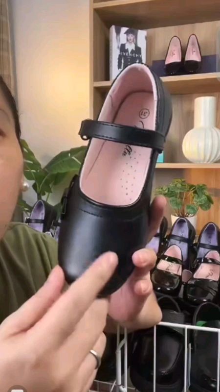 #perella #shoes #schoolshoes #blackshoes #freecoinsinshopeevideo #masmurasashopee #shopeePhpaydaysale #hugotsashopee #viral #trending #shopeefinds
