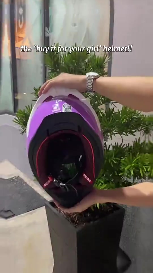 Gille kerena two tone helmet