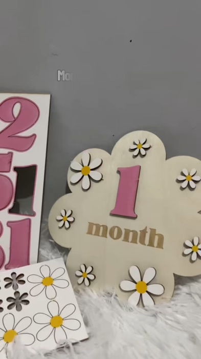 Wooden baby Monthly milestone cards #montlymilestone #woodencard #babymilestone #babyphotoshoots #DIY
