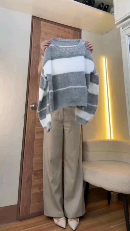 #Striped knitted sweater Women's long-sleeved round neck sweater High-end YIYI GIRL