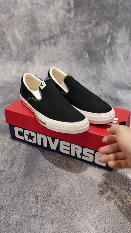 Slip On black and white slip-on casual sports men's shoes women's canvas sneakers #CasualSportsMensShoes #CanvasSneaker #MasMurasaShopee #ShopeeSale