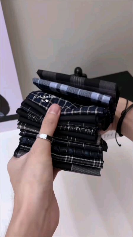 Darko-colored hankies na perfect for everyday use. Hindi madaling makita ang stains 🥰😍 #handkerchief #shopeeaffiliateph #shopeefinds #shopeebudol