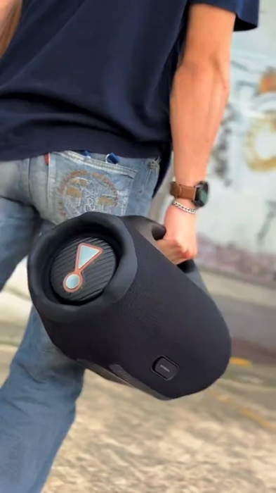 #JBL #jblboombox4 #portablebluetoothspeaker Ipx7 Waterproof Powerful Sound And Monstrous Bass