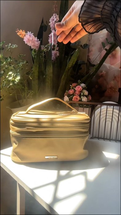 First Class layered make up organizer #makeuporganizer #makeupbag #makeuplover #bash #giftideas