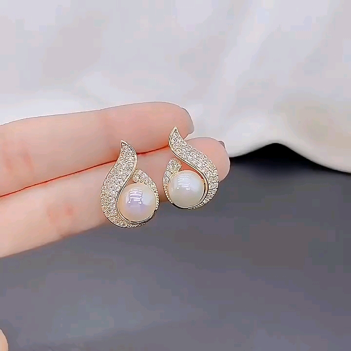#Fishtail style earring