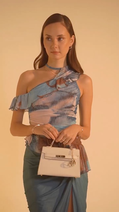 Steal the spotlight with Mikana bags that complements you 👜✨  #MikanaCarefreeLuxury #MikanaBags