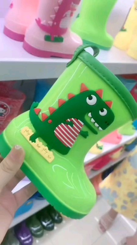 Tag ulan na! need na ng mga kids natin to!! #kids #rainboots #trending #MasMuraSaShopee #FreeCoinsInShopeeVideo