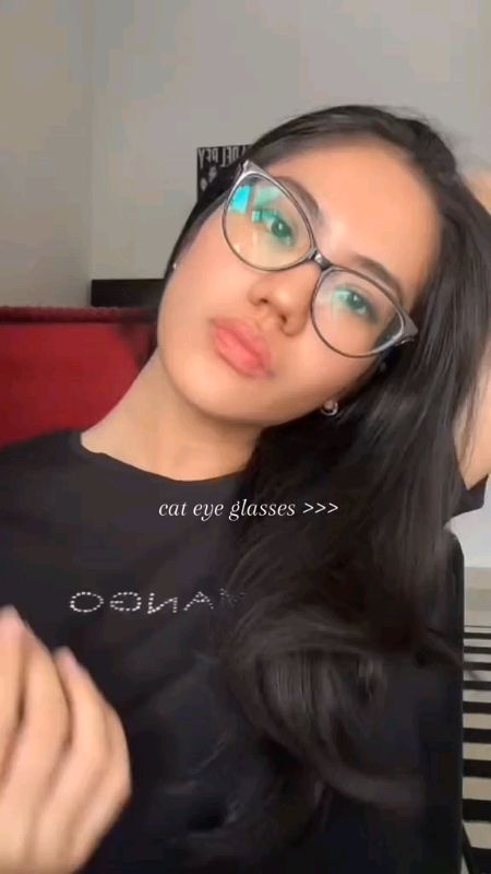 this is for u round face girliesss #fyp #cateyeglass #foryou #MasMuraSaShopee #roundface #finds #trends