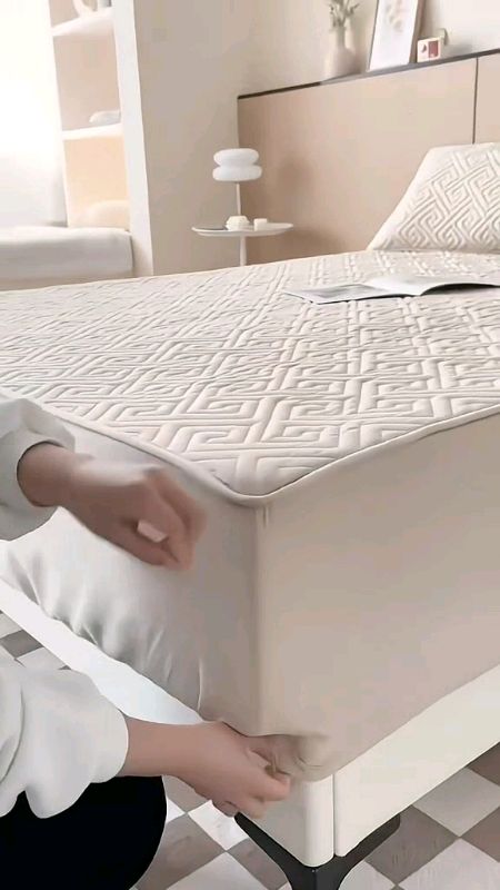 DME Waterproof Quilted Cotton Mattress Protec...