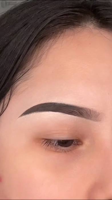 Very pigmented and waterproof. #eyebrowgelwaterproof  #eyebrowgel #eyebrowtutorial