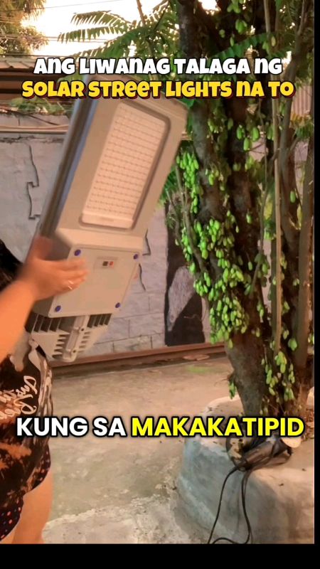 Lakas ng Solar Lights nato di ka mabibitin #solar #solarstreetlight #solarlight #streetlight #MasMuraSaShopee #trending #viral #foryou #shopee #fyp