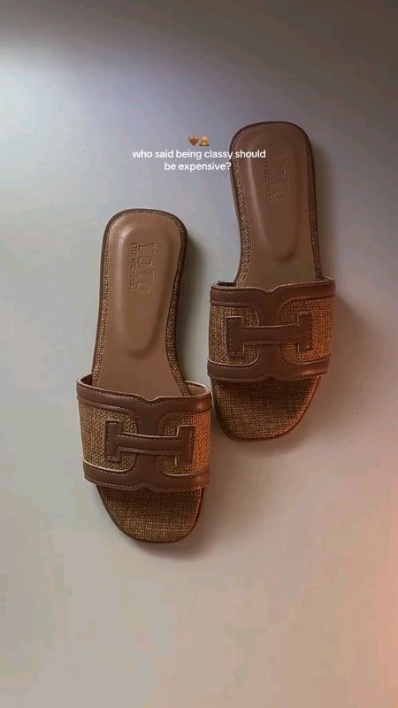 this flats is givin’ tita vibes 💗 #flats #slippers #flatsandals #squaretoesandals