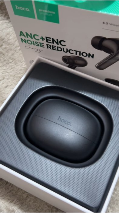 Good sounds = good mood👌🏻✨ Check out na!! 😍 #hoco #earpods #earbuds #Wireless #shopeesale #ShopeeFinds #MasMuraSaShopee