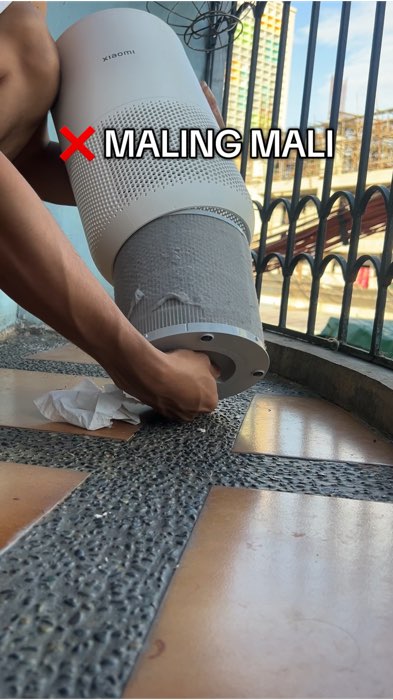 Paano nyo ba to nililinis? Haha anyway. Subrang sarap huminga kapag meron ka neto sa kwarto mo. Lalo yung may allergies sa dust. #airpurifier
