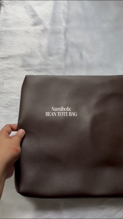 Meet your new everyday essentials! Namiholic Bean tote Bag with zipper 👜❤️#bag #totebag #leatherbag #everydayessential #shoppeefinds