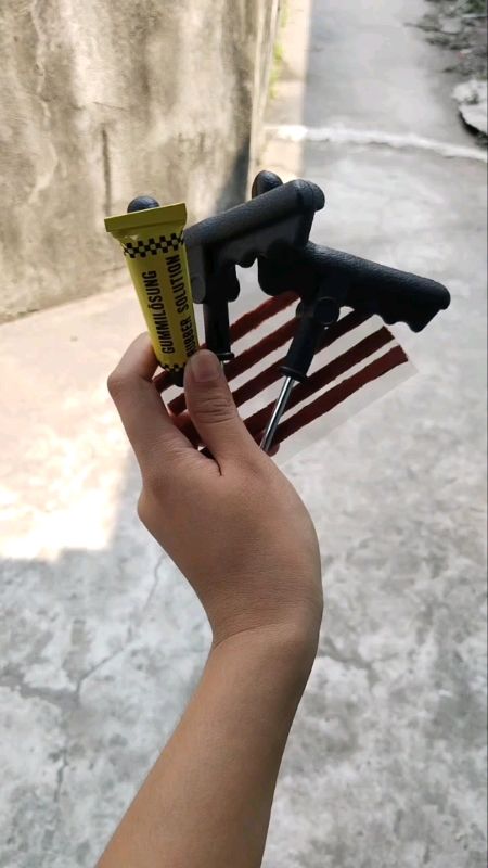 Tubeless Tire Repair Kit para sa emergency na butas ng gulong. TireRepair #RoadSafety #Motorcycle #CarLife #EmergencyKit #travelessential