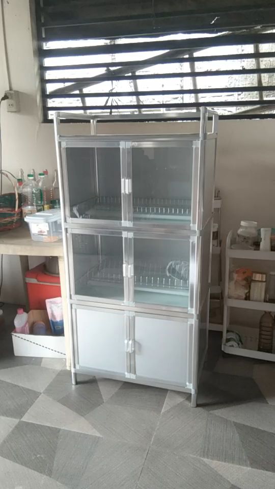 Take you closer to see the details of the tableware storage cabinet with a shiny aluminum frame and sealed storage to prevent dust and insects.#stor