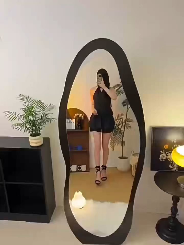 Full-length mirror with a stand—suitable for wall-mounting or freestanding—adding a cozy touch to your home.🔥💕🥰😍