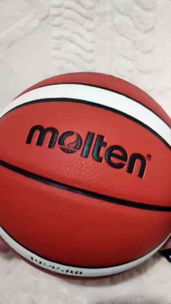 Pwede ang Basketball Ball na ito sa indoor or outdoor training guys! Molten brand na pero super affordable.☺️ #sports  #comedy  #basketballball